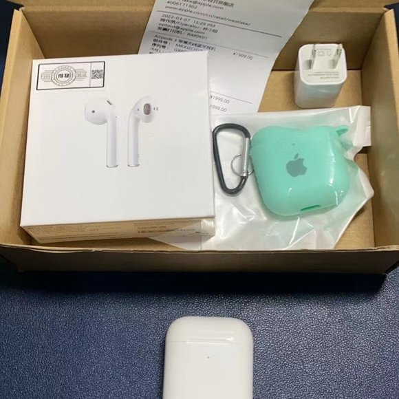NEW AirPods True Wireless Bluetooth Headphones (2nd Gen) w/Charging Case - Picture 2 of 6